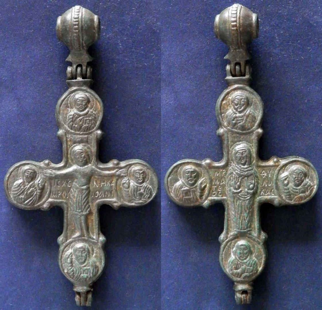 Кресты 12 13 веков. Крест энколпион 12 век. Крест энколпион 13 века. Византийский крест энколпион.