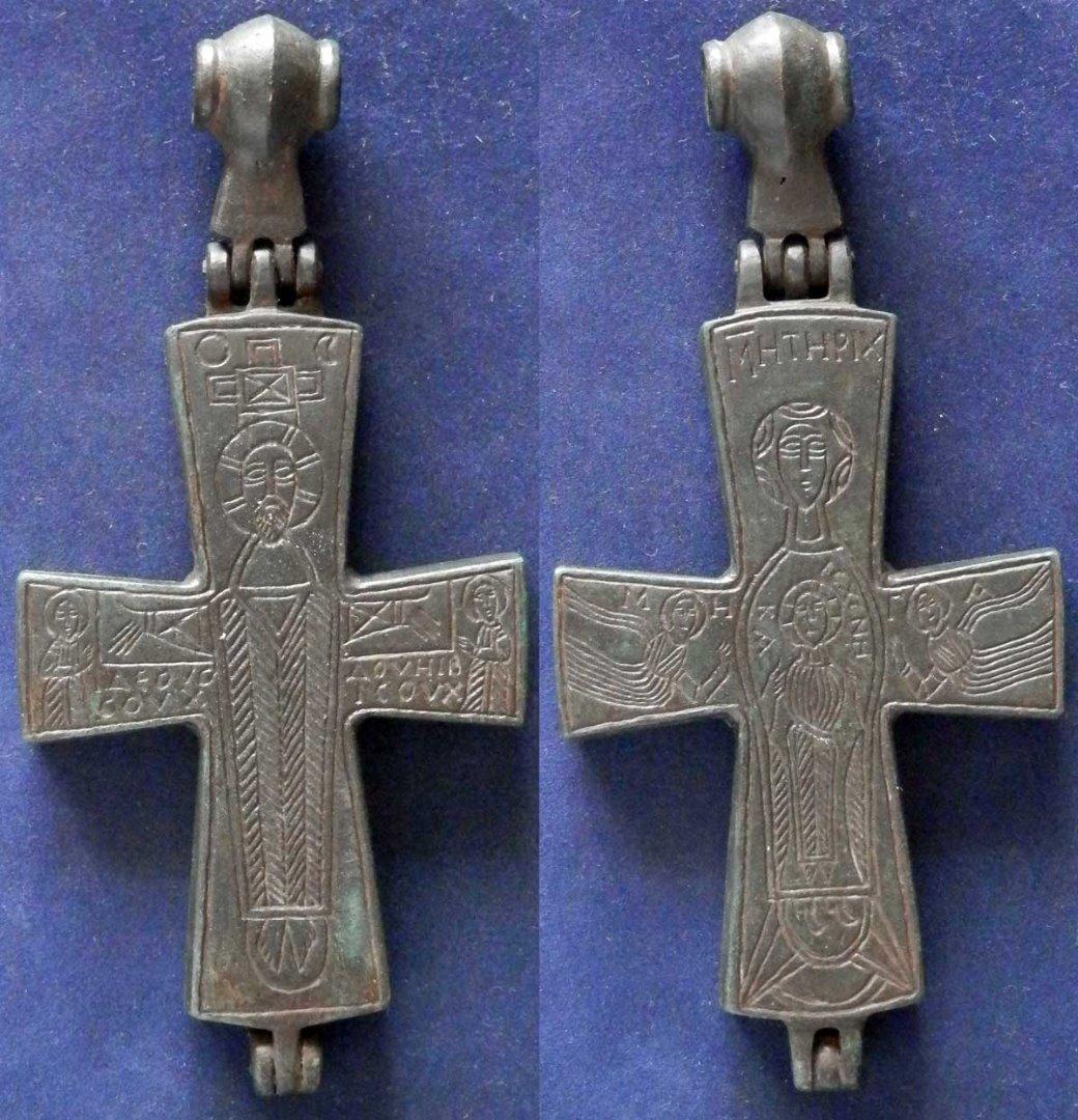 Кресты 12 13 веков. Крест энколпион 12 век. Крест энколпион 13 века. Богоматерь Оранта энколпион. Крест Византия 10 век.
