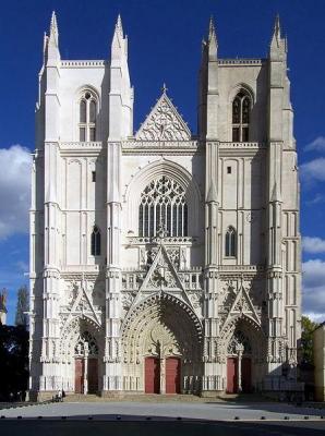 446px-Cathédrale_Saint-Pierre_de_Nantes_-_façade.jpg