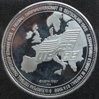 emblema_che_1988.jpg.d19fe57d0ba5d3a5915df76c25c1a210.jpg