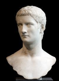 200px-caligula_-_met_-_14_37.jpg.dafdf20b5c7a6b79afdaad073e5dc6e8.jpg
