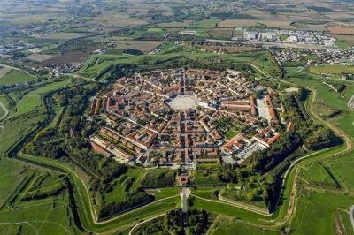 5aef3d3de8d45_palmanova041.thumb.jpg.0dae93a3041e5d0003ca408c16b5c73c.jpg