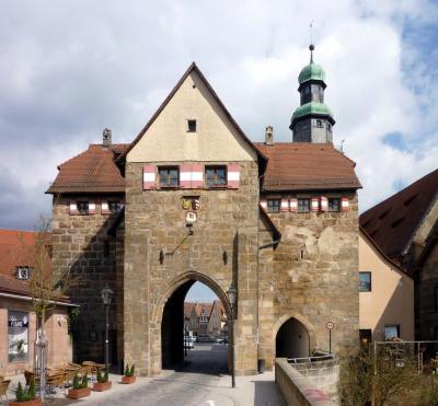 5ded104373e22_lauf_an_der_pegnitz_nurnberger_tor.thumb.jpg.18994bd20dc04131becc309ecd64643d.jpg