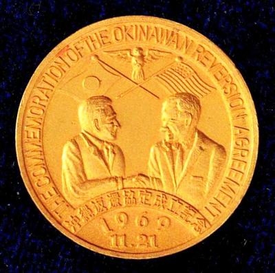 okinawa_reversion_agreement_commemorative_1969_medal_coin_nixon_sato_copy.thumb.jpg.c47da7846864afde74526b222049685c.jpg