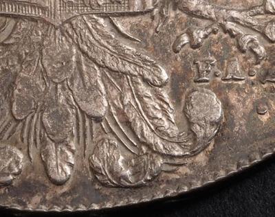 se160026_feathers_detail.jpg