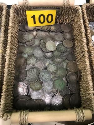 По 100 рублей в большом количестве.jpg