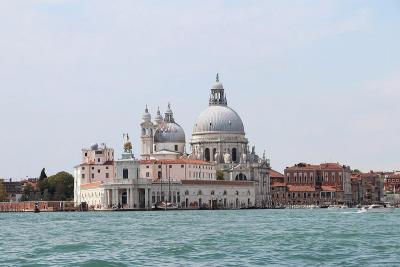 60a6c717d771d_1280px-0_venise_punta_della_dogana_et_basilique_santa_maria_della_salute_(2)1.thumb.jpg.cee53e0bf9977eab1d990059dde3e214.jpg