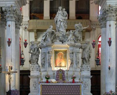 santa-maria-della-salute-altar.thumb.jpg.6ef20f762273d4e4c869086e8abeac5a.jpg