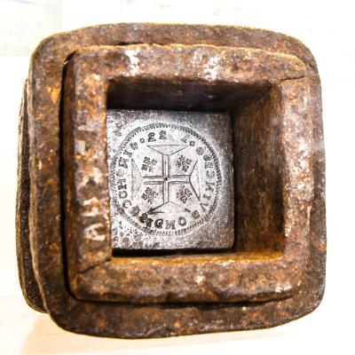 Dies for contemporary counterfeit coin Moidore 1770 2.jpeg