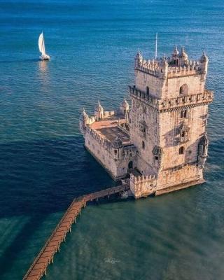 Башня Торре ду Белен в устье реки Тежу.jpg