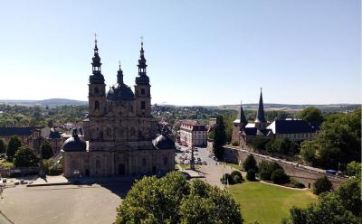 1280px-fuldaer_dom_und_michaelskirche_2019-06-29.thumb.jpg.00d60d0fdf1fc9de0adcbcc85009f9d6.jpg