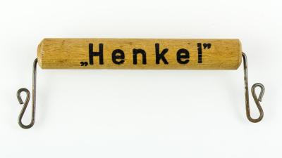Henkel,_Paketgriff-4725.jpg