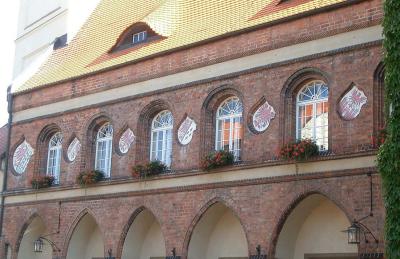 rathaus_gardelegen_wappen_detail.thumb.jpg.2aa893986f2638a8b56aa9b78c636cae.jpg