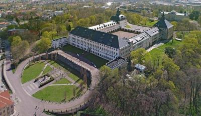 schloss-friedenstein.thumb.jpg.453cb8e1cbc3222bca97893df5873f4f.jpg
