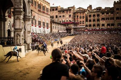destinationsmag_siena-di-palio_6-1500x1000-2.thumb.jpg.3c07a8e3c347237a2b5589d4ac017b53.jpg