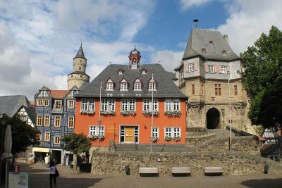 1280px-idstein_-_rathaus.thumb.jpg.2535f8fa80030b3438aa0b9c8be46bcf.jpg
