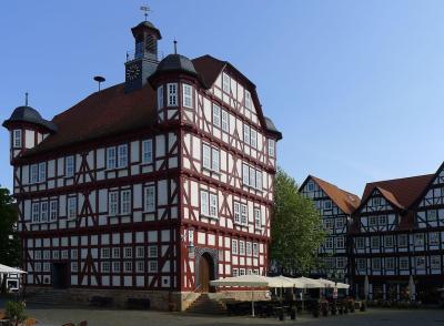 rathaus_(melsungen).thumb.jpg.fb9744b6b6632c8127a1ee4aa94b08ab.jpg