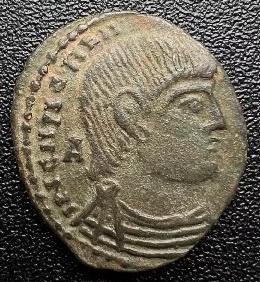 977_roman_gaul_barbarous_magnentius.jpg.27ee40bfc5fa168c3c2874ee5eff436d.jpg