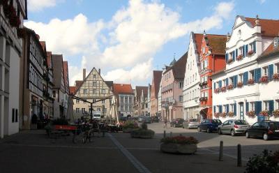 oettingen_in_bayern_marktplatz_july_2009.thumb.jpg.262f0e673d5e5877bd3db4135f5e5707.jpg