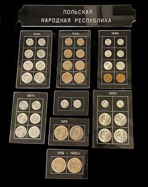 vystavochnyy-komplekt-standartnyh-monet-polskoy-narodnoy-respubliki-1949-1961-v-holderah_89506-1.jpg.95a2464e1ce5ac31bbf82ba267064cca.jpg