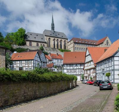 1024px-warburg-blick-auf-ev-altstadtkirche-marianum.thumb.jpg.dc610c8ec8662a9d1e7c9a5bc9eed483.jpg