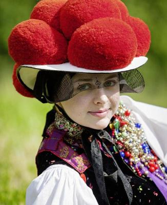 1679166191_style-pibig-info-p-zhenskii-bavarskii-golovnoi-ubor-zhenskie-1.thumb.jpg.047e8fd4d09c563e2303eb8b09602748.jpg