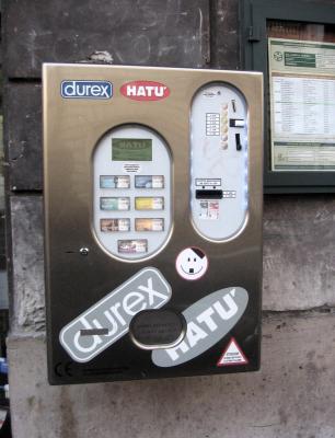 condom_vendor.thumb.jpg.785adbf99b94e5c95c9cdcb5ef3c2ae3.jpg
