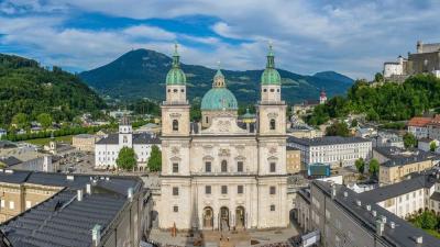salzburger_dom_9902.thumb.jpg.32e2b63fd5c3e3f03192ebf7429fee0e.jpg