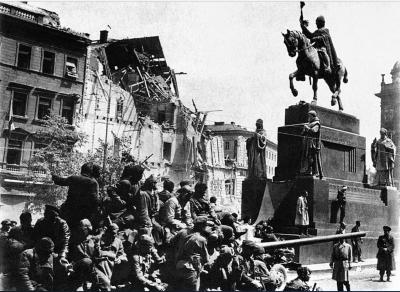 nebolshaya-podborka-fotografij-voennyx-let-1945-21.thumb.jpg.633ad964cfa2232b6ea823c416697786.jpg