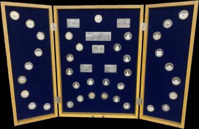 komplekt-iz-37-medaley-i-6-plaket-arhitekturnoe-nasledie-rossii-moskva-v-p-u_104874-2.thumb.jpg.0731b2c8547cb07647f308600488c477.jpg