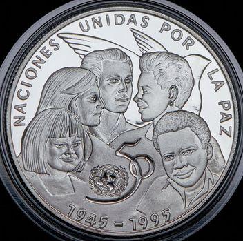 10-peso-1995-50-let-oon-kuba_105415-2_result.jpg.224b6326a1526641289a38fd4f2c3b34.jpg