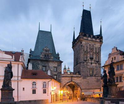 charlesbridgemalastranapragueczechrepublic.thumb.jpg.09909e45045bdb26a698d92df161848a.jpg